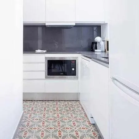 Sleep & Stay- With Balcony Bonaventura 3 ז'ירונה